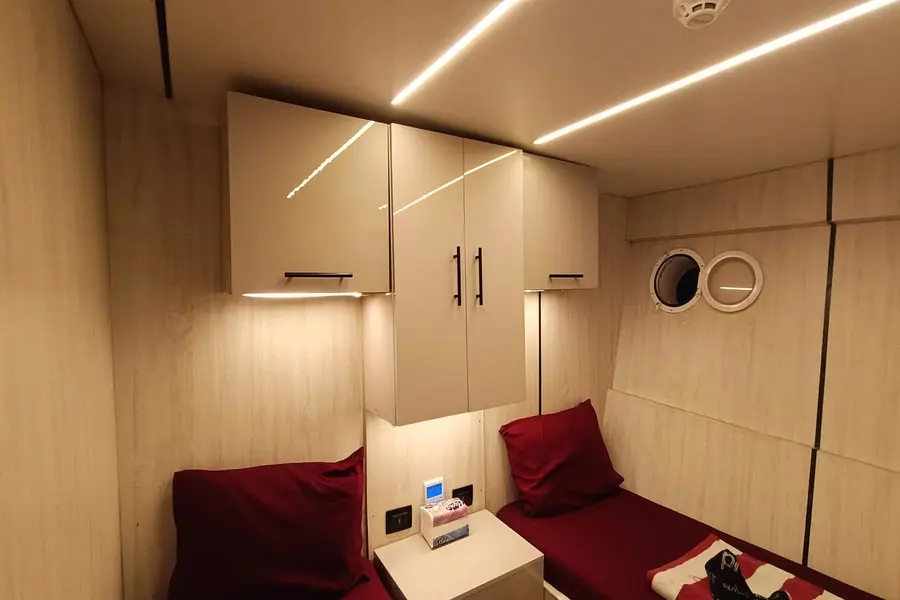 Twin bed cabin